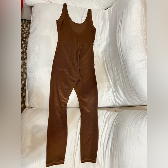 WeWoreWhat Belted Scoop Rib Knit Jumpsuit in Brown size Medium - Picture 6 of 6